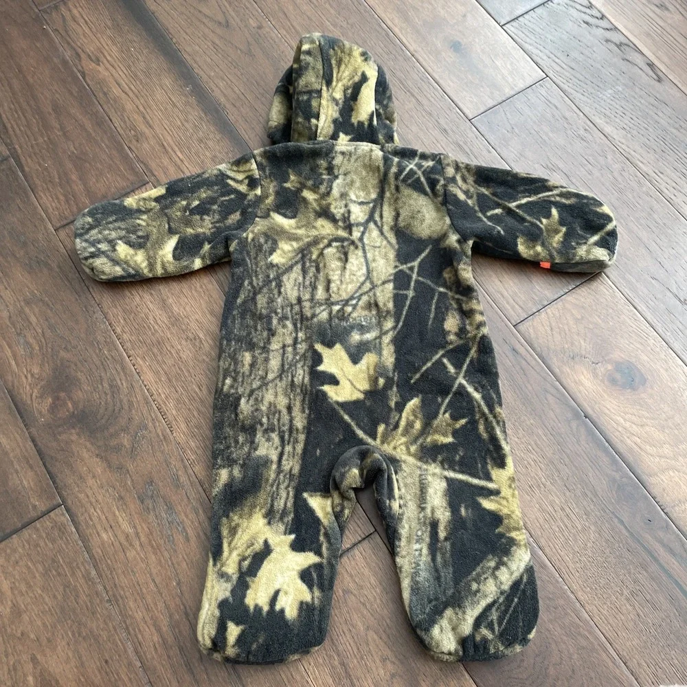 Columbia Infant Snowsuit Sz 3-6‎ Months•Camo/Orange zipper and trim
